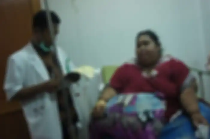 Sunarti adalah perempuan berbobot 148 kilogram dari Desa Cibalongsari, Kecamatan Klari, Kabupaten Karawang. Diketahui ia sering ngemil bakso dan mi.