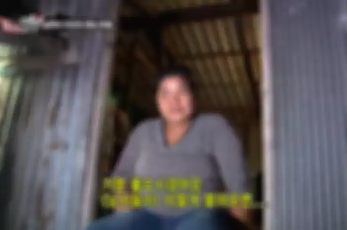 Para pria di desa ini berpikir bahwa wanita dengan bobot berlebih sangatlah cantik, maka dari itu para wanita disini memiliki tubuh obesitas.