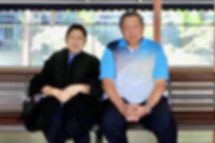 Bambang Yudhoyono (SBY), mengungkapkan bahwa istrinya, Ani Yudhoyono, sedang dirawat di rumah sakit di Singapura.