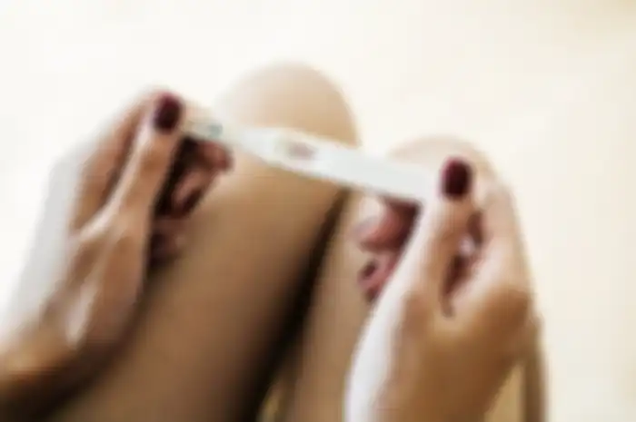 Masalahnya semakin rumit ketika, wanita ini mengaku bahwa dirinya masih perawan dan tidak pernah berhubungn intim sama sekali.
