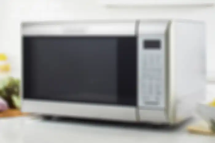 Ada banyak penjelasan yang bertentangan tentang apakah memasak makanan dalam oven microwave itu aman atau tidak.
