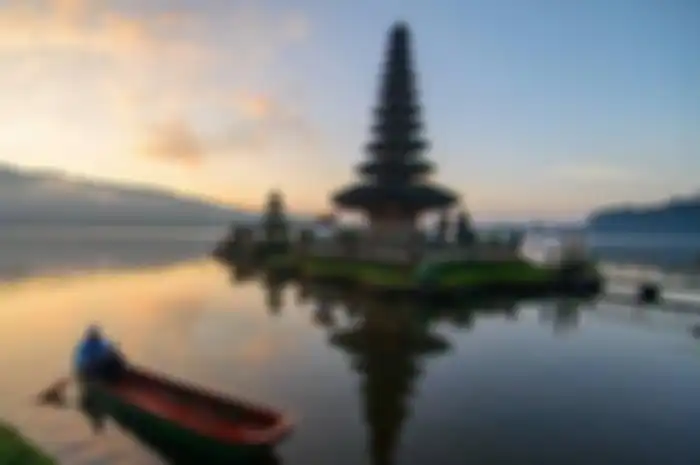 Hari yang dirayakan sebagai hari raya Nyepi itu merupakan hari pertama alias awal tahun baru Saka 1 Waisakha.