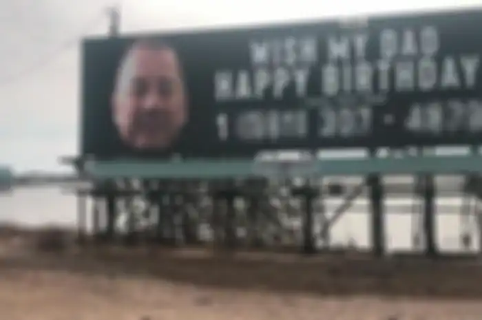 Hal itu terjadi sejak putranya menyewa papan iklan besar di dekat Atlantic City khusus untuk ulang tahun ayahnya tersebut.