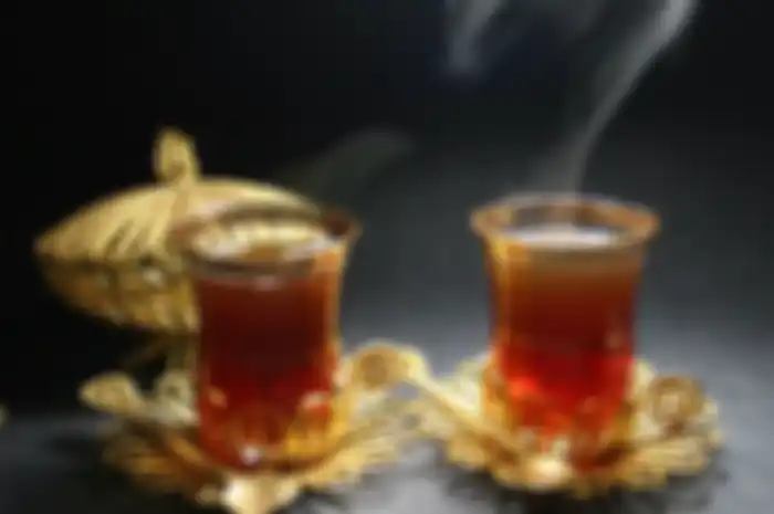 Teh tanpa pemanis kaya akan antioksidan, yang mencegah penyakit kronis dan membantu memperbaiki sel-sel dalam tubuh.