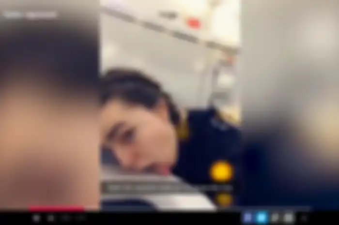 Video ini menjadi viral di Twitter dan banyak pengguna yang menganggap ini adalah aksi yang sangat menjijikan, jorok, dan kotor.