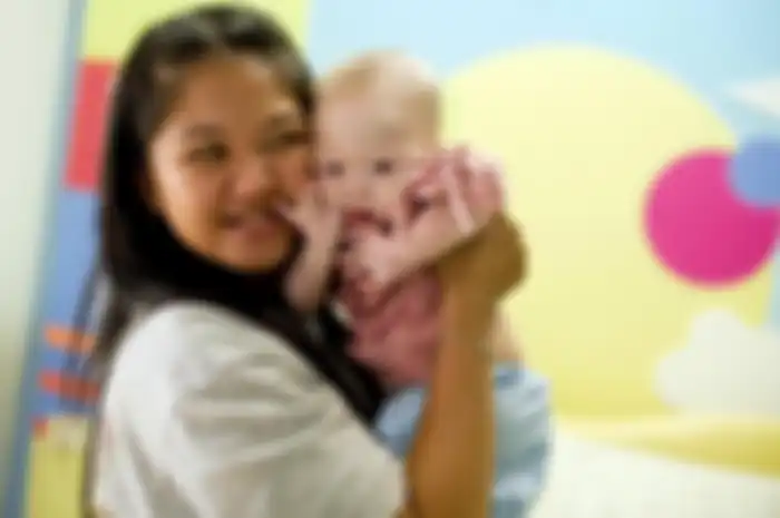 Bayi hasil sewa rahim ini akhirnya ditelantarkan oleh orangtua kandungnya karena menderita down syndrome.