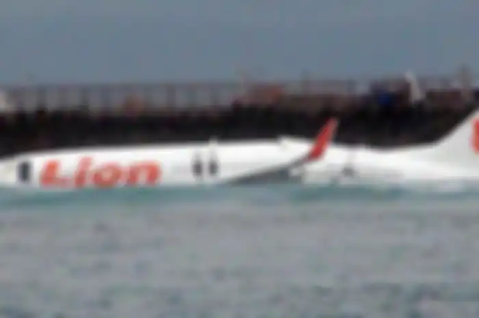 Enam tahun yang lalu, pesawat Lion Air JT 904 jenis Boeing 737-800 saat itu mengalami kecelakaan di Bandara Ngurah Rai, Denpasar, Bali.