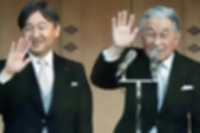 Salah satu bagian dari seremoni naik tahtanya Naruhito adalah penyerahan benda- benda pusaka Kekaisaran Jepang kepada sang pemimpin baru.
