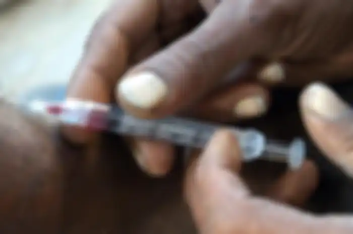 Setidaknya 90 orang dinyatakan terinfeksi HIV di Pakistan setelah seorang dokter diduga menggunakan jarum suntik yang terkontaminasi pada pasiennya.
