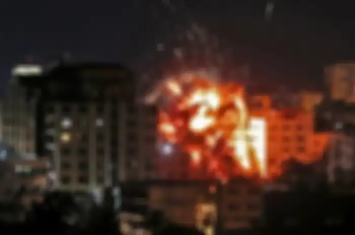 Ledakan dari serangan udara yang dilancarkan Israel di Gaza (4/5/2019)