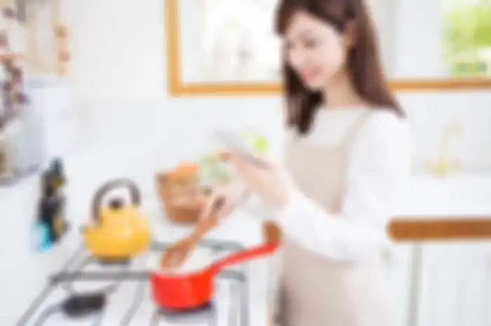 Cara mengolah makanan di dapur bisa membuat masakan menjadi beracun. Makanya hindari 5 kesalahan yang sering tanpa kita sadari kita lakukan.