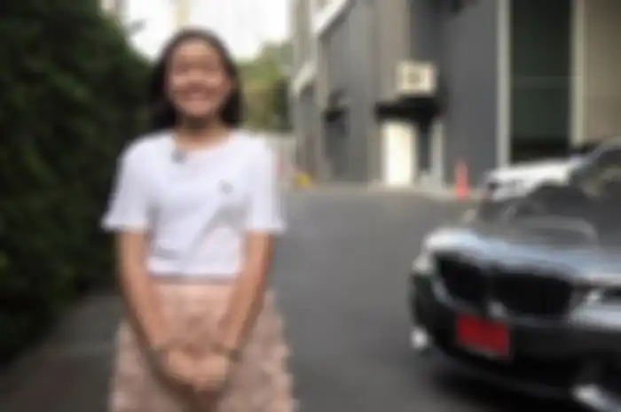 Gadis asal Thailand memilih cara tak biasa dalam merayakan ulang tahun ke-12, yaitu dengan memutuskan membeli mobil BMW.