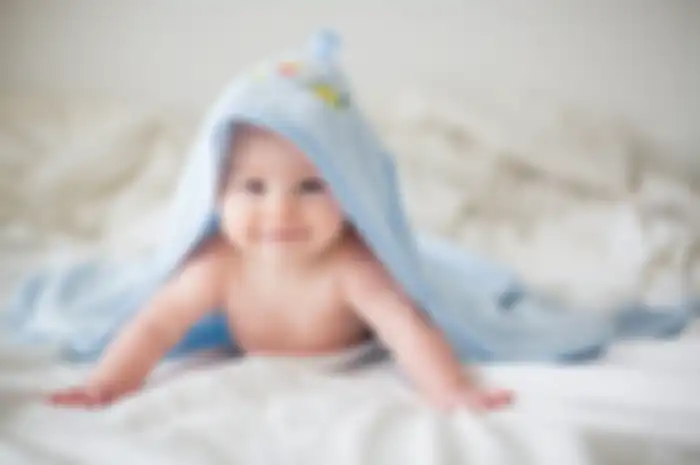 Mencium bau bayi itu memang menyenangkan dan baunya sungguh khas, meskipun ia belum mandi. Apa yang menjadi penyebabnya ya?
