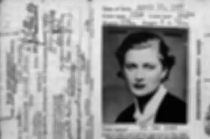 Wanita itu adalah Elizabeth Lee Miller yang menurpakan seorang ibu yang hidup bersama anak satu-satunya Anthony.