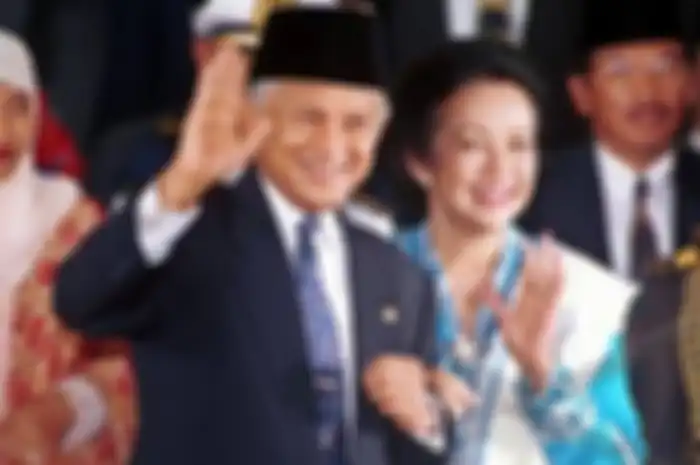 Seperti pasangan BJ Habibie dan Hasri Ainun Habibie, mereka bisa disebut sebagai pasangan dengan cinta sejati. Mau seperti mereka?