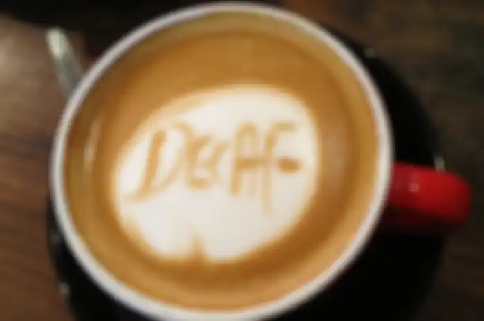 Kopi decaf diklaim bahwa kopi ini cocok untuk mereka yang ingin menikmati rasa kopi tanpa asupan kafein. Benarkah benar-benar tanpa kafein?