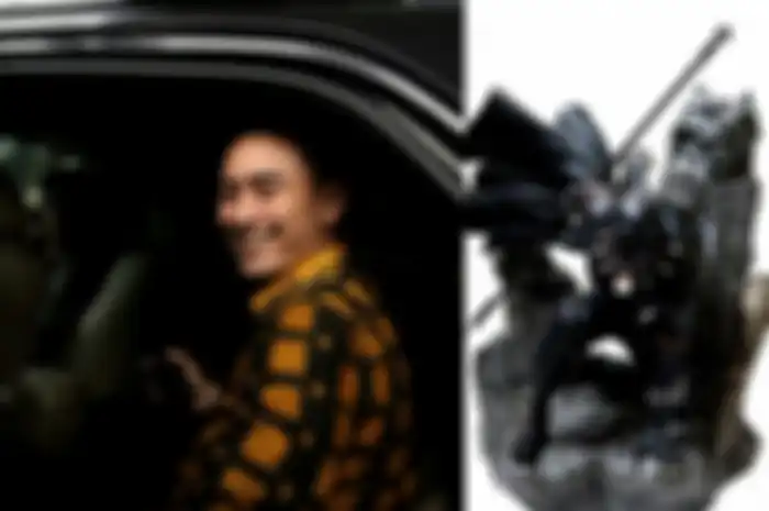 Action figure Zumi Zola dilelang pemerintah dengan harga mulai Rp45 juta. Figur aksi koleksi Zumi Zola dibeli dengan uang dari hasil gratifikasi.