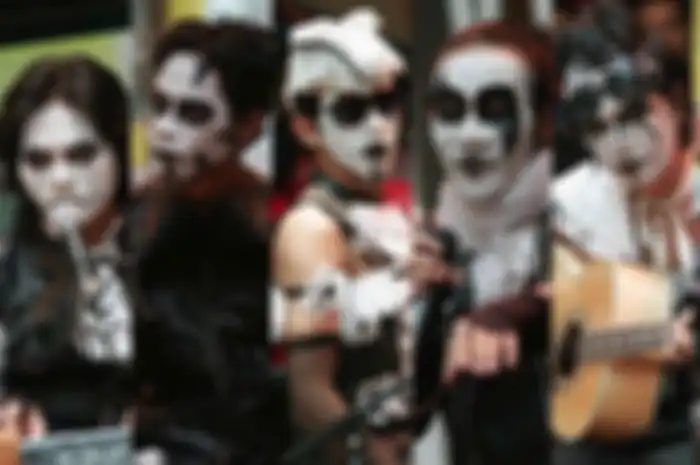 Band dengan ciri khas riasan tebal hitam putih meyeramkan ini sempat fenomenal di awal 2000-an, ini kabar personil band Kuburan sekarang.