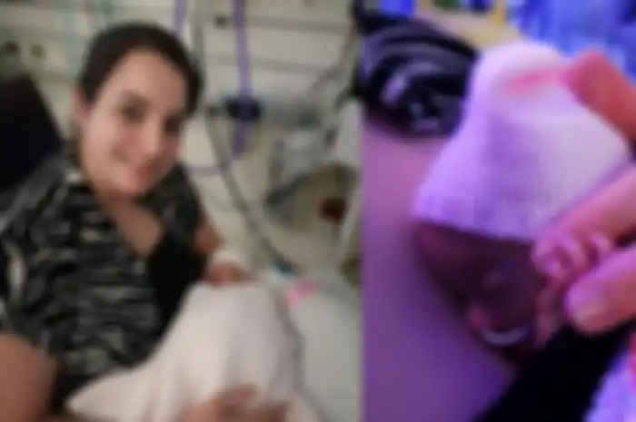 Sama halnya dengan kisah wanita ini, mengalami keguguran sebayak 13 kali selama 10 tahun kini akhirnya dia berhasil memiliki bayi perempuan.