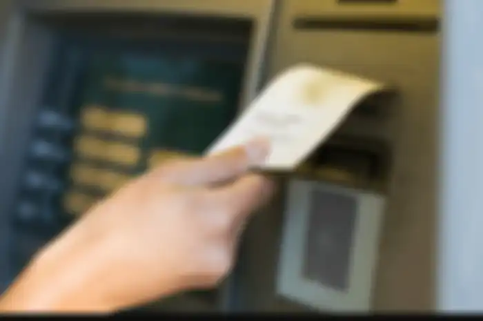Penelitian yang dilakukan pada kertas termal di sejumlah toko ritel, restoran,  dan ATM menunjukkan kandungan BPA pada kertas yang lazim digunakan untuk struk, kuitansi, atau nota tersebut.
