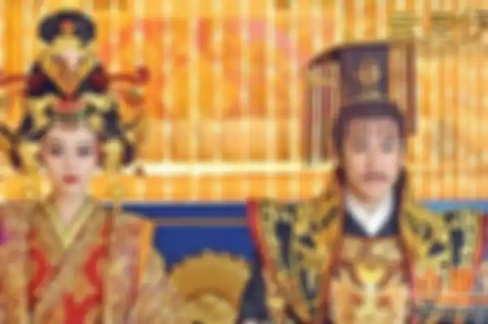 121 perempuan yang dimaksud mencakup 1 Permaisuri, 3 pendamping senior, 9 istri, 27 selir, dan 81 budak.