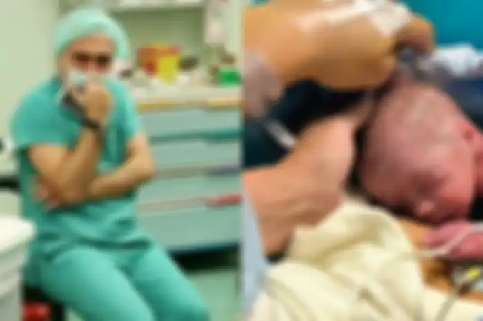 Dokter ini, yang telah menangani banyak proses persalinan, tentunya mengetahui bagaimana seorang wanita harus berjuang saat melahirkan bayinya.
