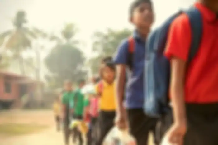 Hanya dengan menukar sampah plastik, anak-anak sudah bisa bersekolah dengan gratis. Hasilnya luar biasa!