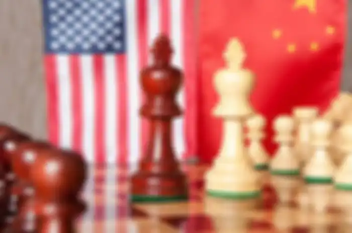 Perlu diketahui bahwa hingga saat ini perang dagang China-Amerika Serikat (AS) masih terus berlanjut.