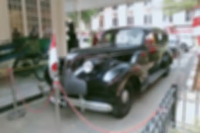 Berdasarkan informasi dari Pemandu Museum Joang 45 Untung Supardi, mobil Rep 1 awalnya adalah milik Kepala Departemen Perhubungan Jepang.