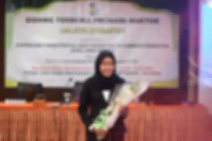 Lailatul Qomariyahberhasil menempuh pendidikan di Institut Tekhnologi Sepuluh Nopember (ITS) Surabaya hingga lulus doktor dengan IPK 4.0.