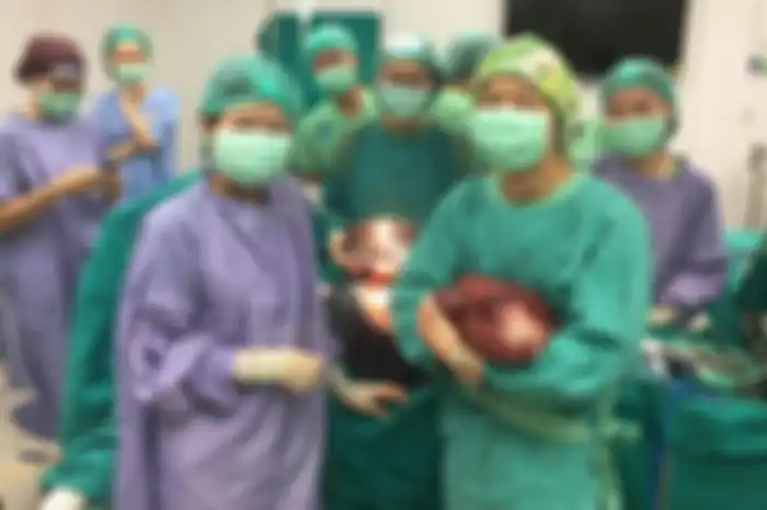 Pria itu tiba di dokternya dengan "rasa sakit yang mencekam" di pertengahan tubuhnya pada Sabtu pagi.