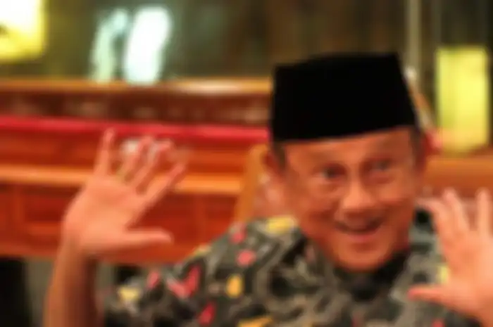 Sejumlah tokoh negeri mengenang presiden ketiga RI kita sebagai sosok yang berhasil memimpin negeri dalam masa transisi di era Orde Baru.