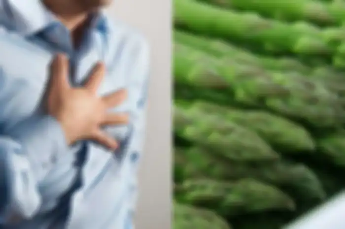 Ada beberapa makanan yang bermanfaat bagi kesehatan jantung karena dapat membersihkan pembuluh darah, salah satunya adalah asparagus.