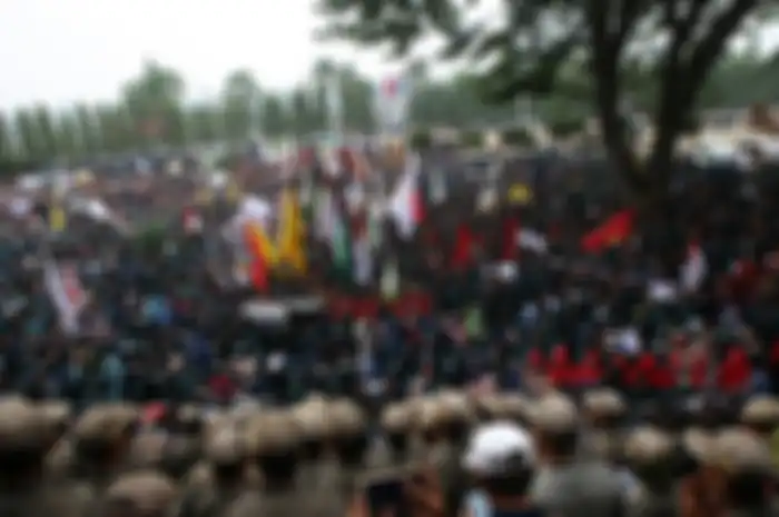 Dalam waktu dua hari, dukungan dana yang terkumpul dari masyarakat mencapai Rp 100 juta. Seperti apa sisi lain dari demo mahasiswa?