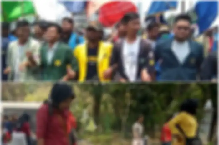 Selain menyuarakan aspirasi rakyat, ribuan mahasiswa yang berdemo ini ternyata membawa berkah tersendiri bagi para pedagang asongan.
