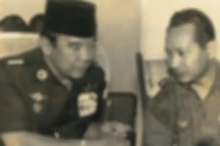Konsul AS di Medan, Robert Blackburn, melaporkan bahwa para pejabat Angkatan Darat di Medan telah menolak pemerintah daerah menggunakan kekuatan yang diklaim di bawah Komando DWIKORA.