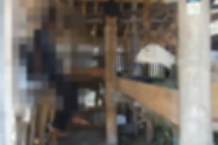 Ulahnya di blandar dekat kandang kambing di rumahnya membuat warga sekitar tempat tinggalnya tak menyangka.