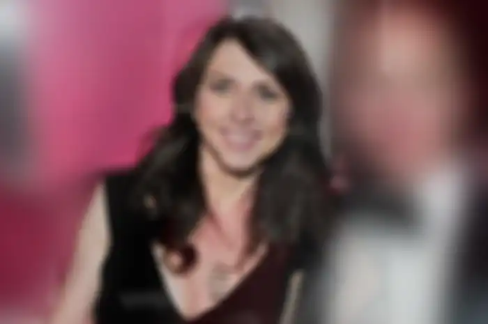 MacKenzie Bezos (49 tahun), mantan istri CEO Amazon Jeff Bezos menempati urutan ke-15 orang terkaya Amerika Serikat dalam survei Majalah Forbes.
