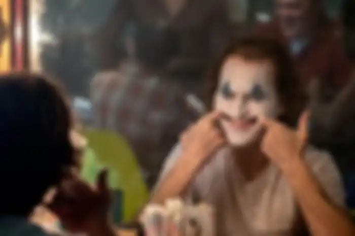 Bagi yang sudah menonton film Joker, Anda pasti tahu bahwa film garapan sutradara Todd Phillips ini menceritakan sisi kelam masa lalu Joker.