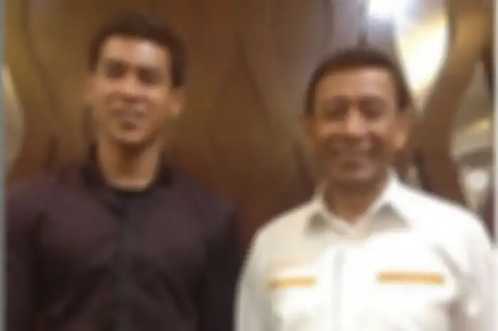 Siapa sangka, aktor Dian Sidik ternyata punya pengalaman tak terlupakan bersama Menko Polhukam Wiranto.