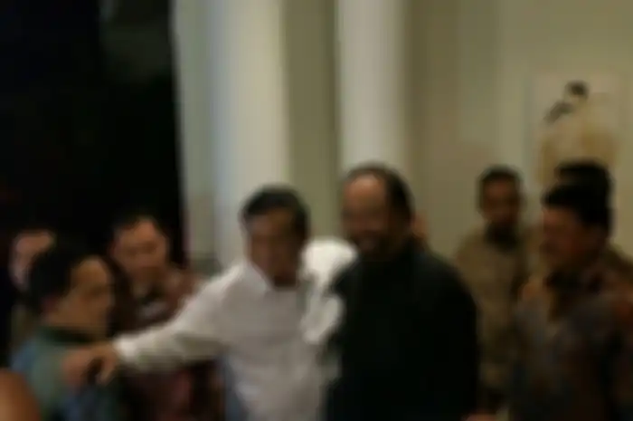 Prabowo memotong jawaban Surya Paloh, tepat saat Surya akan menjawab pertanyaan wartawan tentang posisi Gerindra di pemerintahan.