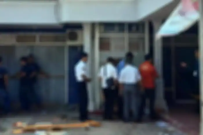 Perampok menyambangi anjungan tunai mandiri (ATM) milik BRI Unit yang berada di Jalan Radin Inten Kota Baru Kalianda pada Senin, 18 November 2019