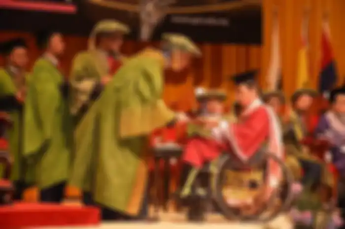 Sering menjadi bahan olok-olok karena cara berjalannya, kini pria malaysia ini mencetak prestasi mengagumkan