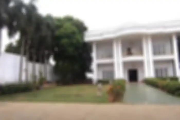 mimpi masuk rumah besar