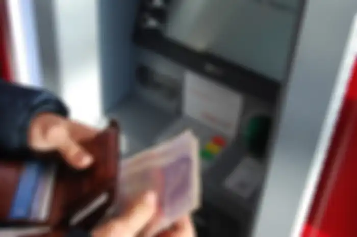 Pemerintah akan memberikan Bantuan Langsung Tunai (BLT) untuk para pekerja dengan kategori tertentu.