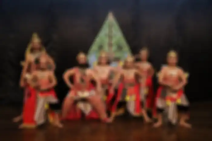 Pagebluk Covid-19 memberi dampak besar pada kehidupan masyarakat, terutama bagi para seniman wayang orang. Lalu, bagaimana solusinya?