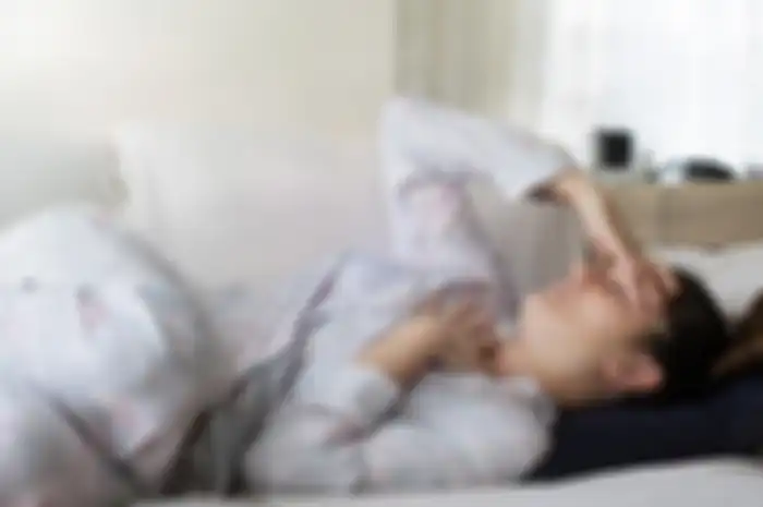 Pernahkah mengalami jantung berdebar saat tidur, kenali ini penyebab dan cara mengatasinya hingga kapan perlu waspada.