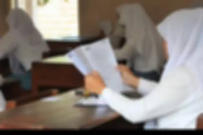 Viral siswi non-Muslim berulang kali diminta pakai jilbab oleh pihak sekolah.
