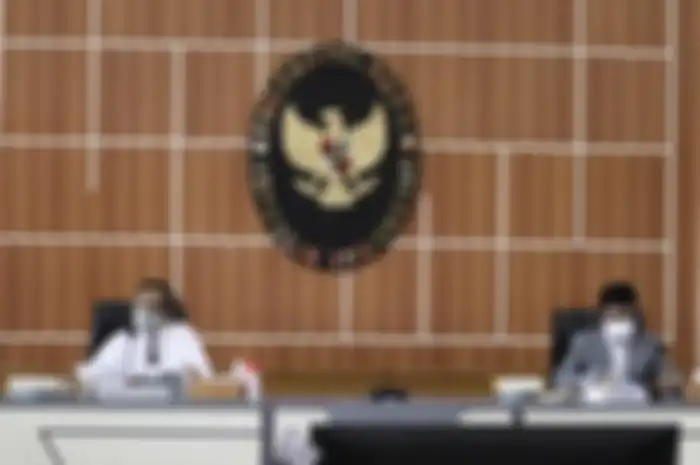 Menko Polhukam Mahfud MD dan Menteri Kominfo Johnny G. Plate dalam Konferensi Pers usai rapat Pengarahan Kepada Tim Kajian Teknis UU ITE, bersama Menkopolhukam di Ruang Nakula Kemenkopolhukam, Jakarta, Senin (22/2/2021).