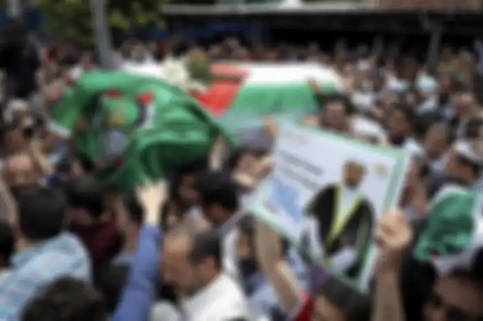 Jenazah Dr Fadi M R Albatsh Fatma saat diterima oleh kelompok Hamas, Palestina.